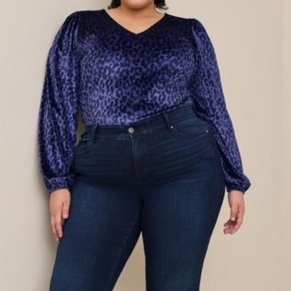TORRID Velvet Bodysuit Leopard Animal Print Long Sleeve V Neck Blue Size 4 - Picture 14 of 16